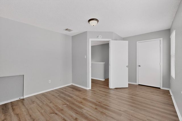 1001 Vicksburg Drive, Ennis, TX 75119