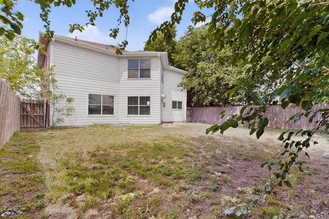 1001 Vicksburg Drive, Ennis, TX 75119