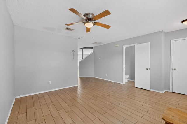 1001 Vicksburg Drive, Ennis, TX 75119