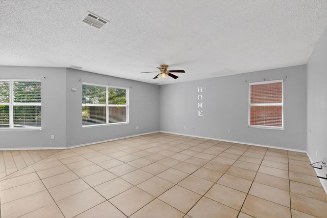 1001 Vicksburg Drive, Ennis, TX 75119