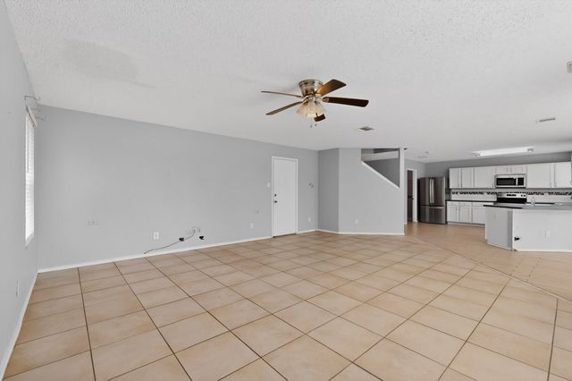 1001 Vicksburg Drive, Ennis, TX 75119