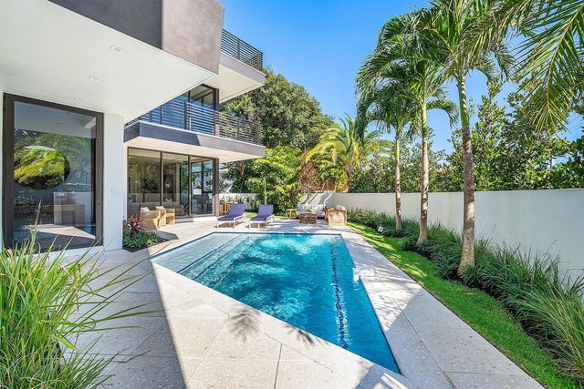 810 Andrews Avenue, Delray Beach, FL 33483