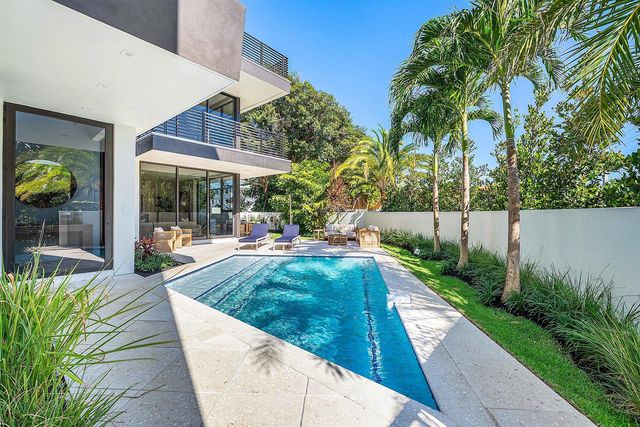 810 Andrews Avenue, Delray Beach, FL 33483