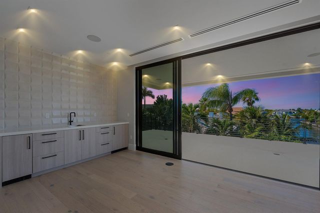 810 Andrews Avenue, Delray Beach, FL 33483