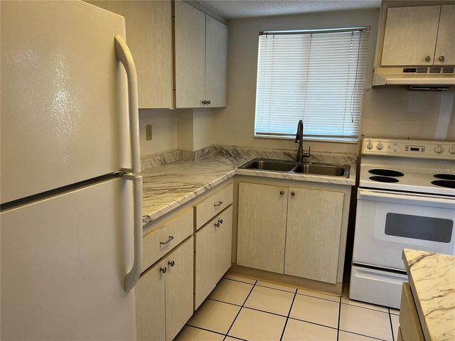 4112 HERON WAY B106, Bradenton, FL 34205