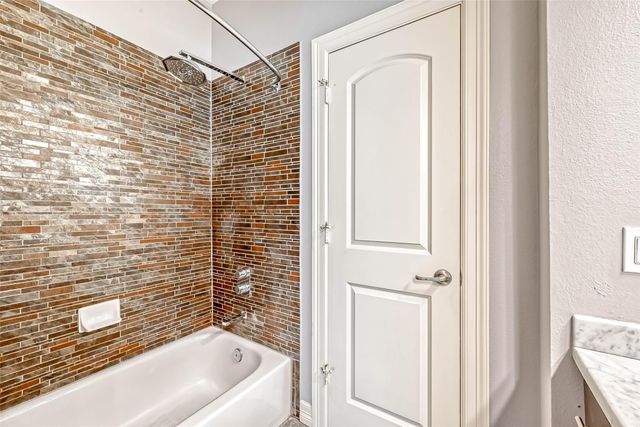 3501 Chenevert Street 17, Houston, TX 77004