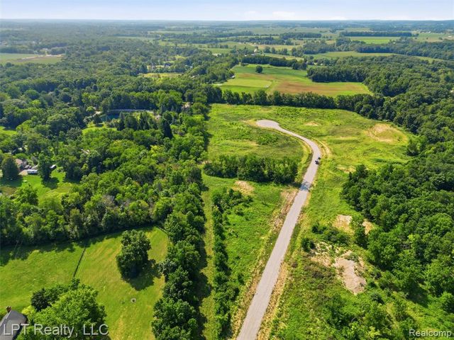9557 Creekside Drive, Saline, MI 48176