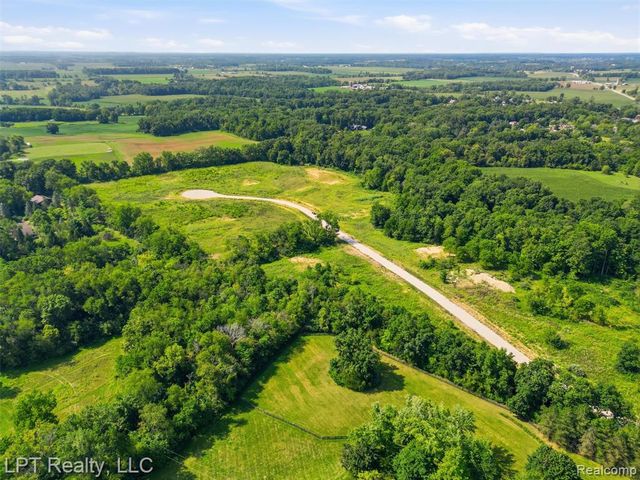 9557 Creekside Drive, Saline, MI 48176