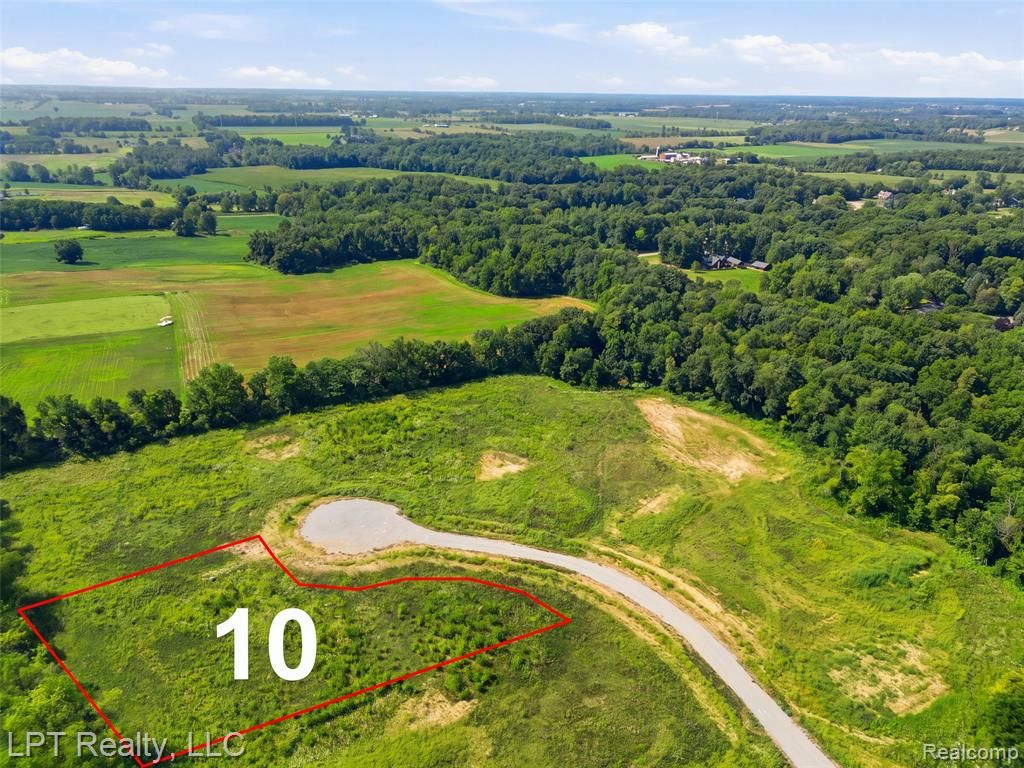9557 Creekside Drive, Saline, MI 48176