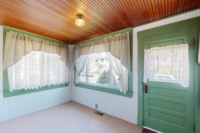 315 Hillside Ave, Holyoke, MA 01040