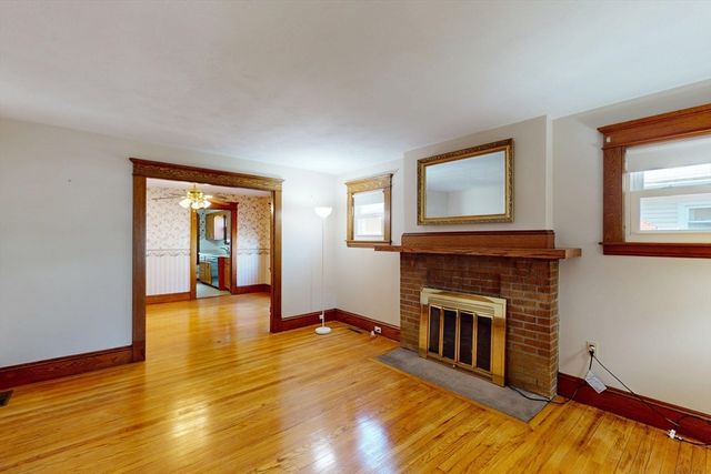 315 Hillside Ave, Holyoke, MA 01040