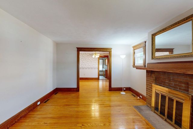 315 Hillside Ave, Holyoke, MA 01040