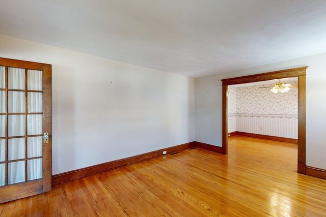 315 Hillside Ave, Holyoke, MA 01040