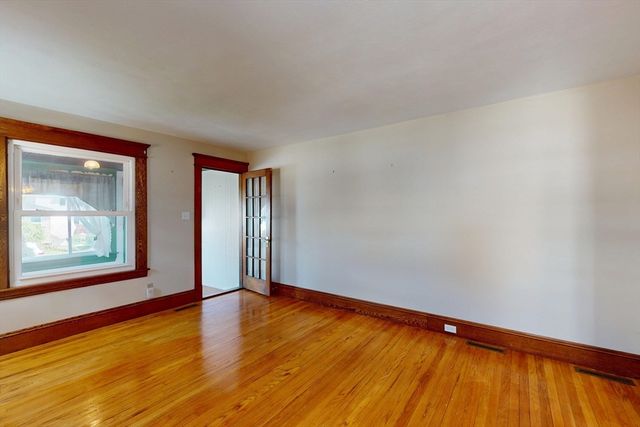 315 Hillside Ave, Holyoke, MA 01040
