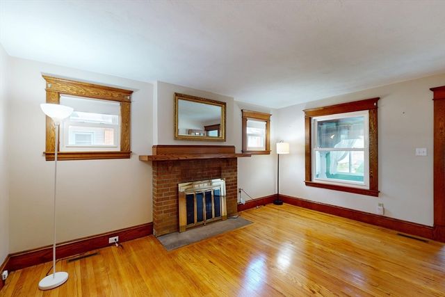 315 Hillside Ave, Holyoke, MA 01040
