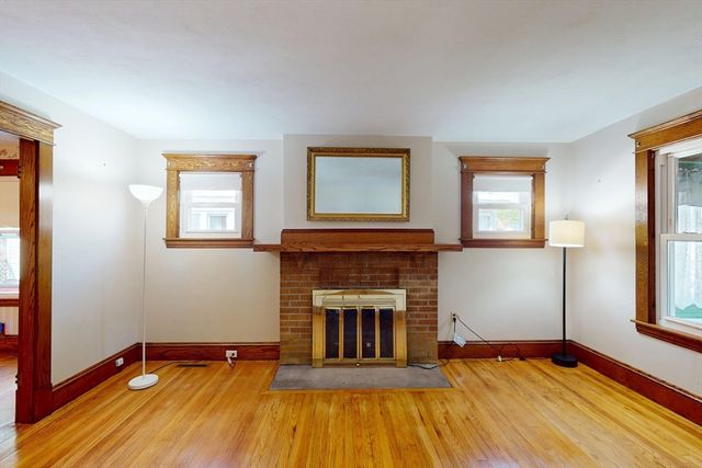 315 Hillside Ave, Holyoke, MA 01040