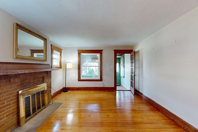 315 Hillside Ave, Holyoke, MA 01040