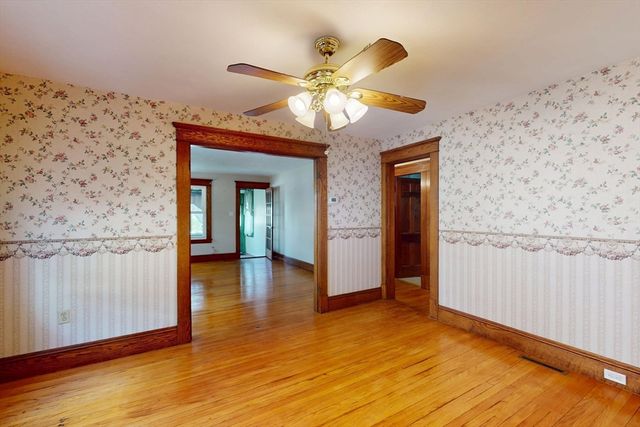 315 Hillside Ave, Holyoke, MA 01040