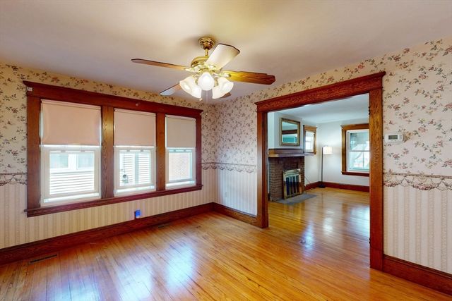315 Hillside Ave, Holyoke, MA 01040