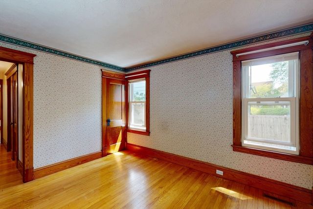 315 Hillside Ave, Holyoke, MA 01040