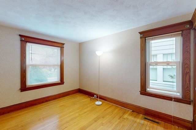 315 Hillside Ave, Holyoke, MA 01040
