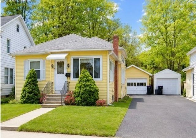 315 Hillside Ave, Holyoke, MA 01040