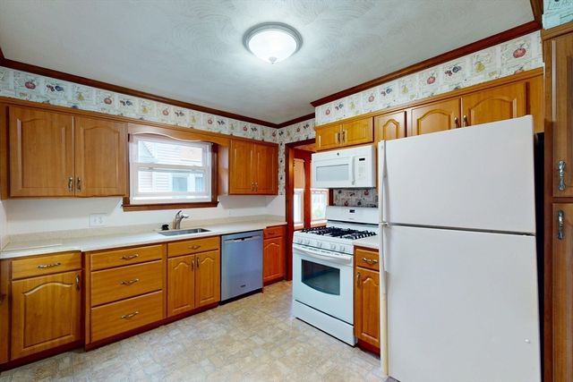 315 Hillside Ave, Holyoke, MA 01040