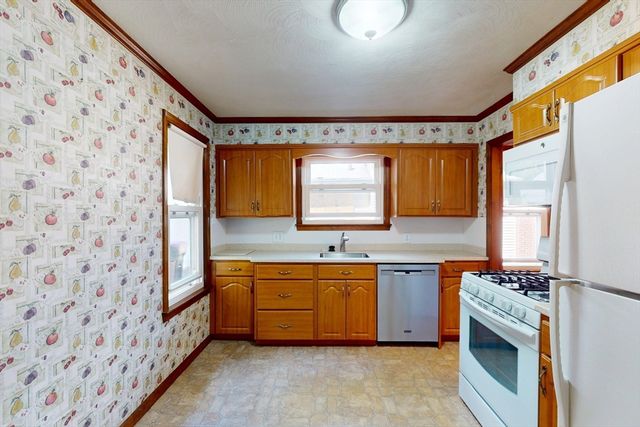 315 Hillside Ave, Holyoke, MA 01040