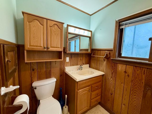 315 Hillside Ave, Holyoke, MA 01040