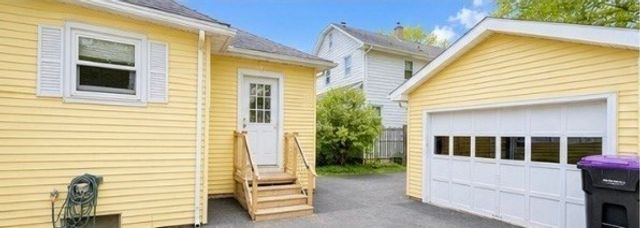 315 Hillside Ave, Holyoke, MA 01040