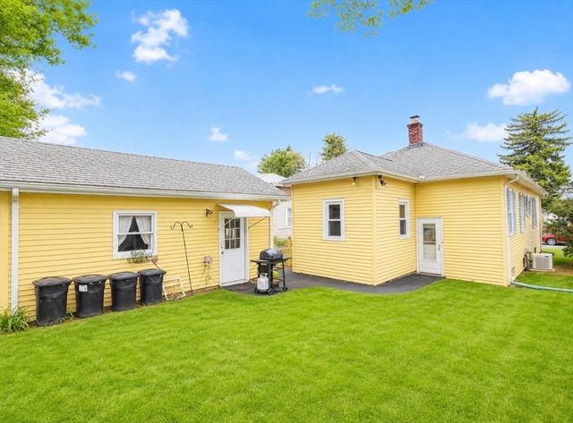 315 Hillside Ave, Holyoke, MA 01040
