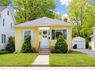 315 Hillside Ave, Holyoke, MA 01040