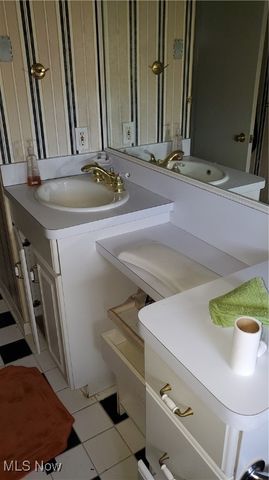 815 E 272nd Street, Euclid, OH 44132