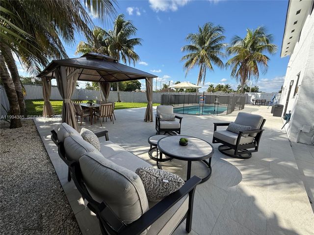 15880 SW 141st Ct, Miami, FL 33177