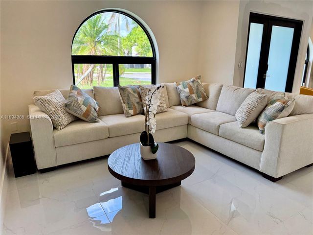 15880 SW 141st Ct, Miami, FL 33177