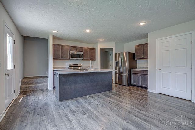 1221 Waterbury Drive, Carlisle, OH 45005