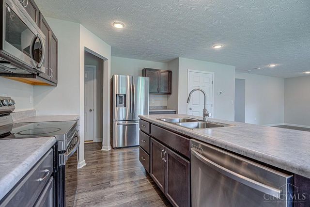 1221 Waterbury Drive, Carlisle, OH 45005