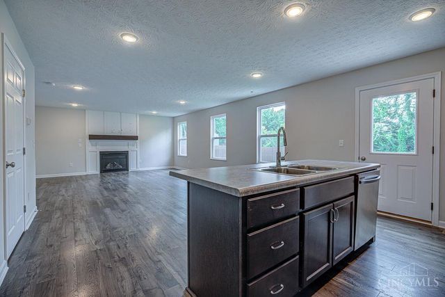 1221 Waterbury Drive, Carlisle, OH 45005