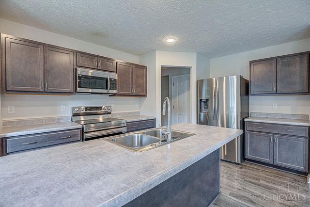 1221 Waterbury Drive, Carlisle, OH 45005