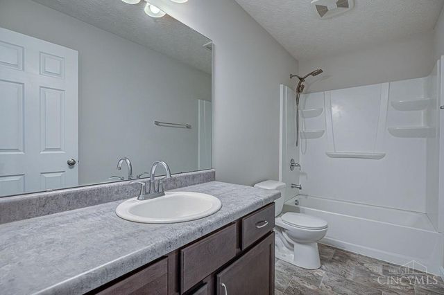 1221 Waterbury Drive, Carlisle, OH 45005