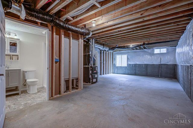 1221 Waterbury Drive, Carlisle, OH 45005