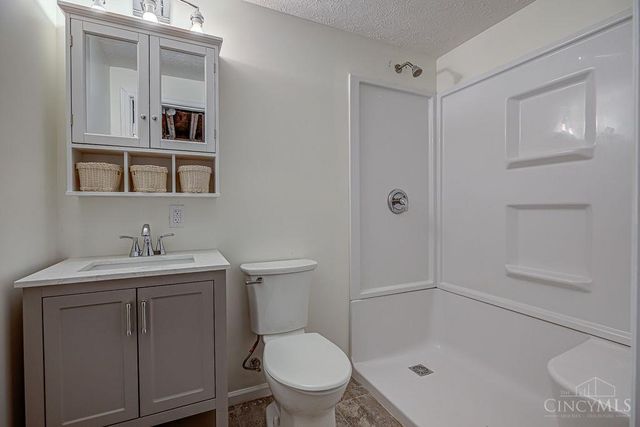 1221 Waterbury Drive, Carlisle, OH 45005