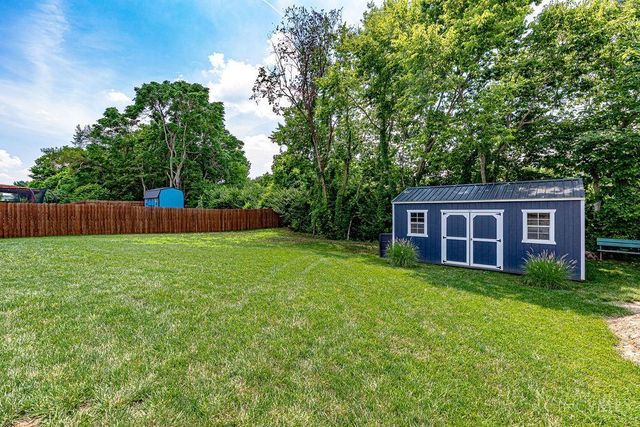 1221 Waterbury Drive, Carlisle, OH 45005