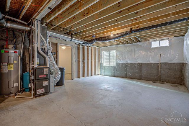 1221 Waterbury Drive, Carlisle, OH 45005