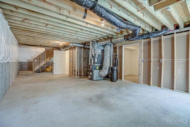 1221 Waterbury Drive, Carlisle, OH 45005