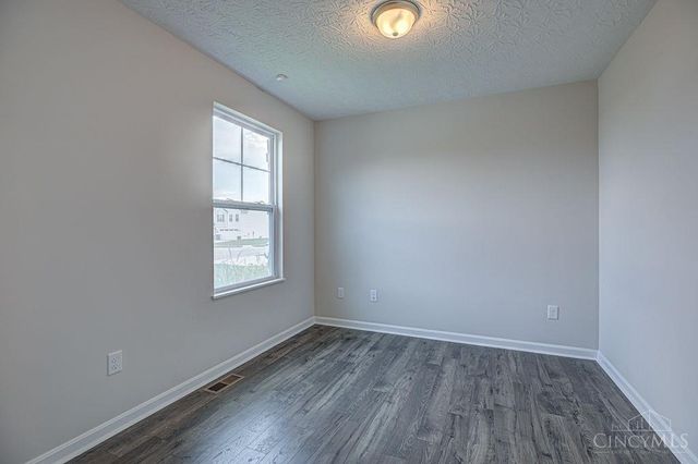 1221 Waterbury Drive, Carlisle, OH 45005