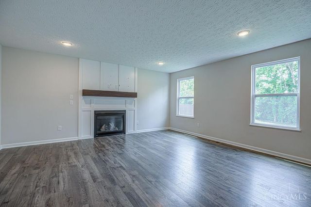 1221 Waterbury Drive, Carlisle, OH 45005