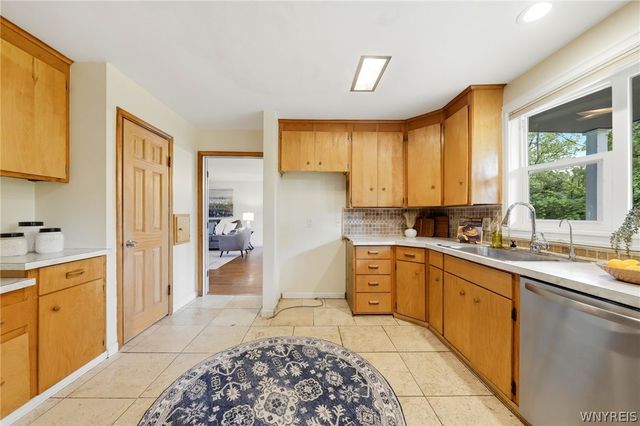 111 Lehn Springs Drive, Amherst, NY 14221