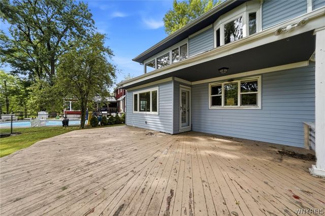 111 Lehn Springs Drive, Amherst, NY 14221