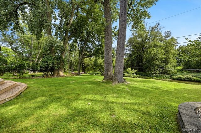 111 Lehn Springs Drive, Amherst, NY 14221